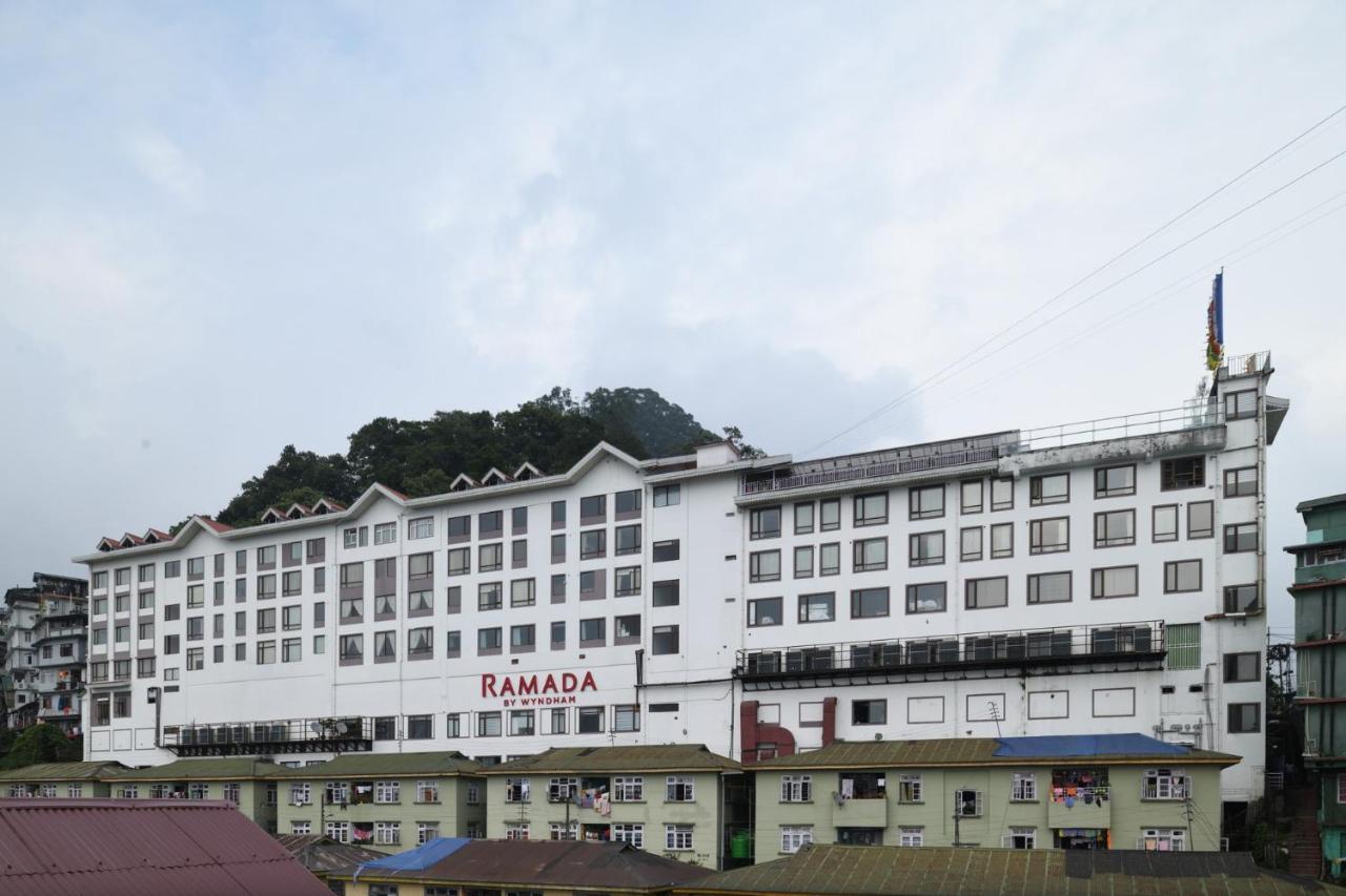 Ramada By Wyndham Gangtok Hotel & Casino Golden Exterior photo