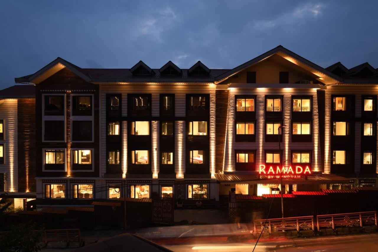 Ramada By Wyndham Gangtok Hotel & Casino Golden Exterior photo